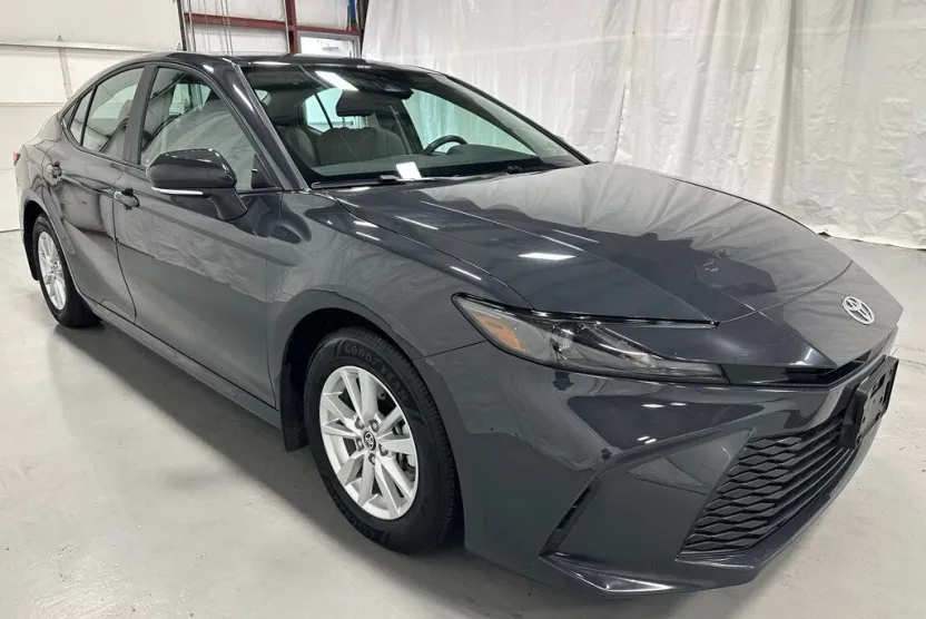2025 Toyota Camry LE photo 1