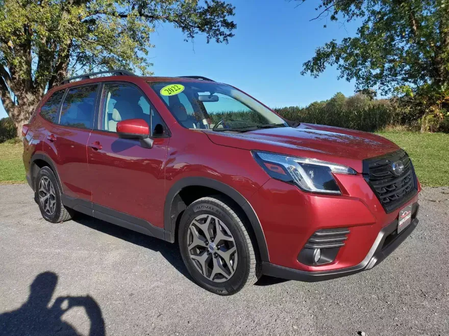 2022 Subaru Forester Premium photo 1