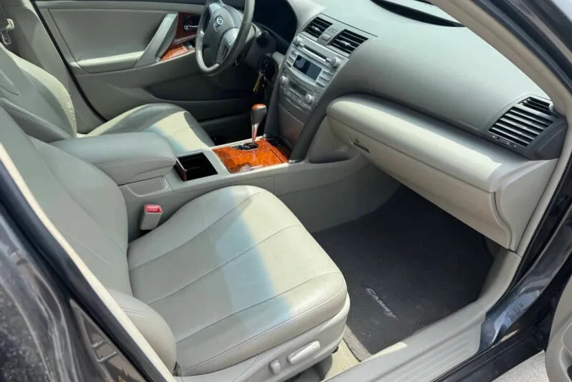 2011 Toyota Camry XLE photo 1