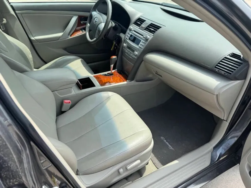 2011 Toyota Camry XLE photo 1