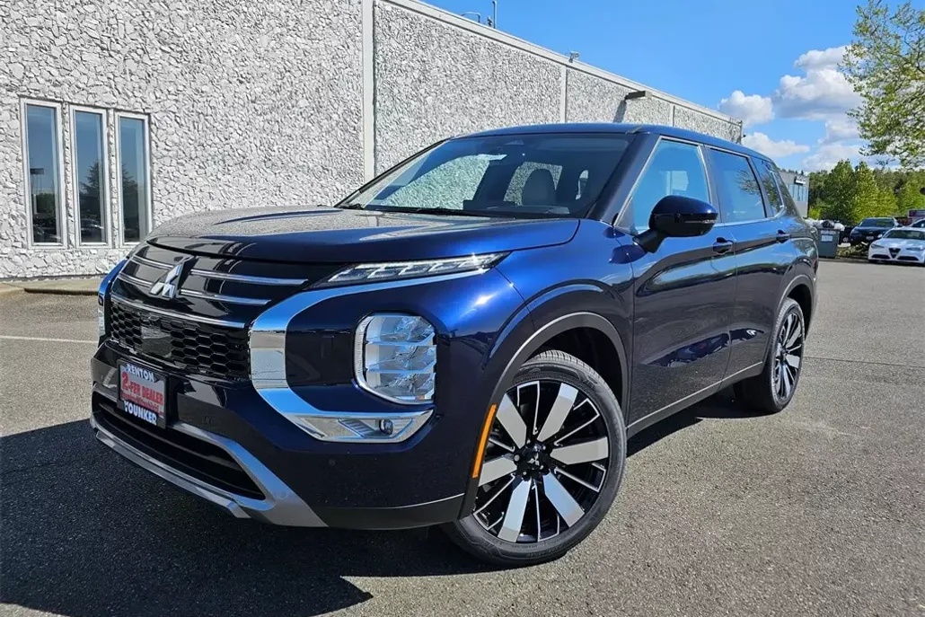 2025 Mitsubishi Outlander SE photo 1