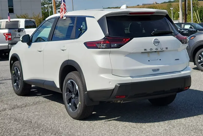 2026 Nissan Rogue SV photo 1
