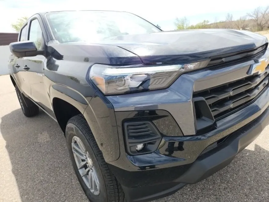 2025 Chevrolet Colorado Work Truck LT photo 1