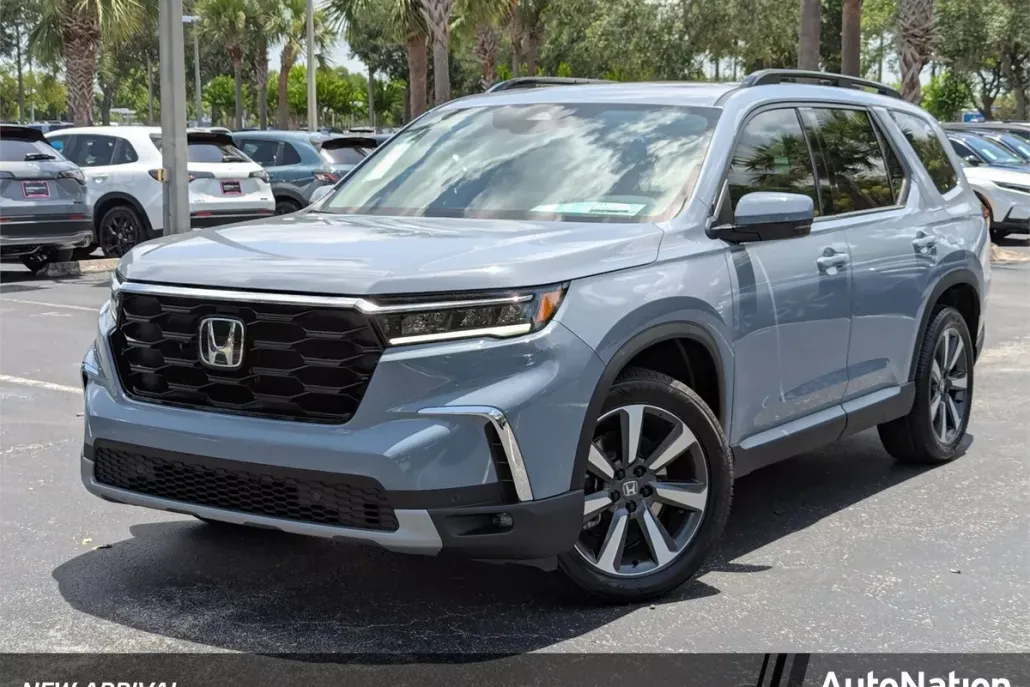 2025 Honda Pilot Touring photo 1