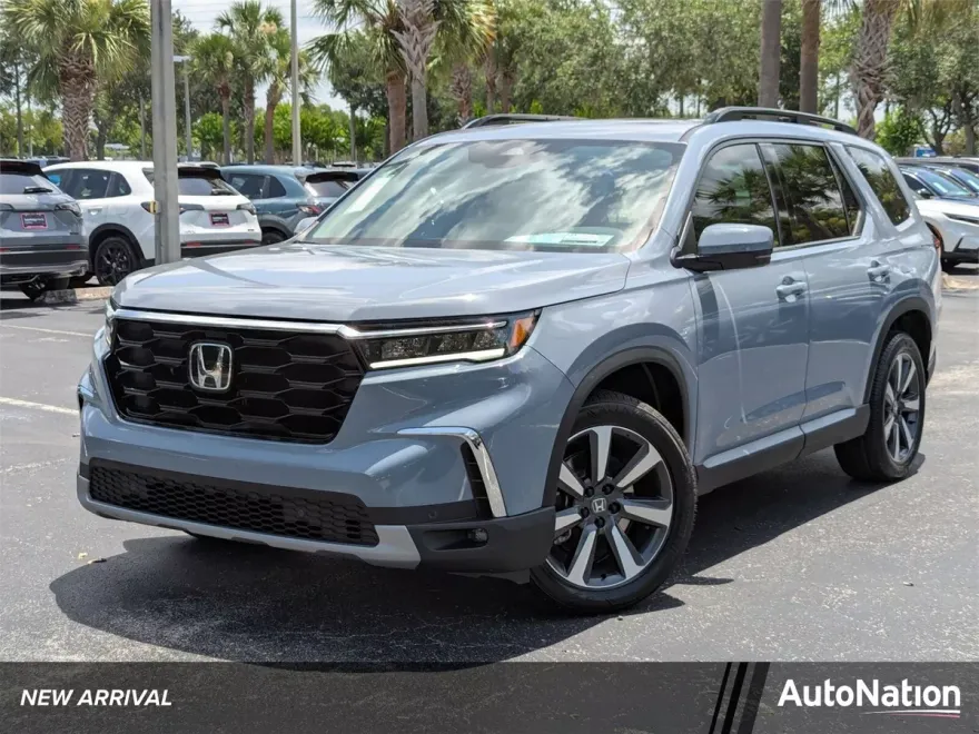 2025 Honda Pilot Touring photo 1