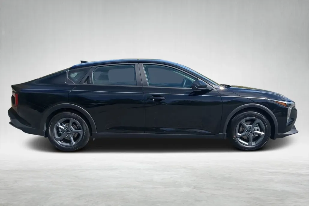 2025 Kia K4 LXS photo 1