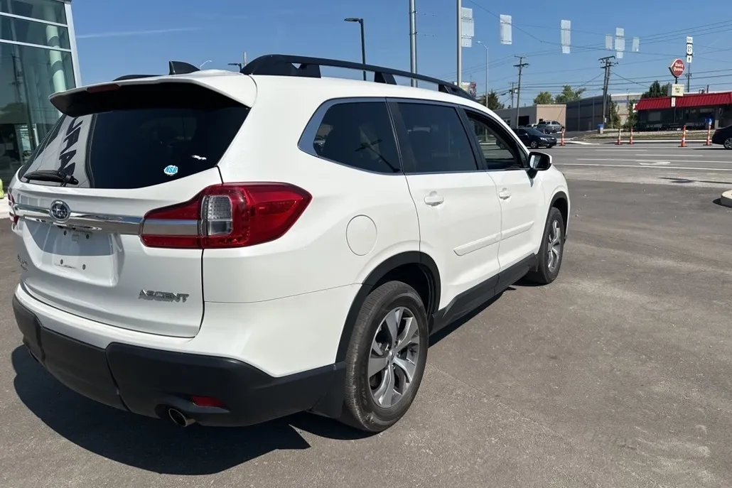 2022 Subaru Ascent Premium photo 1
