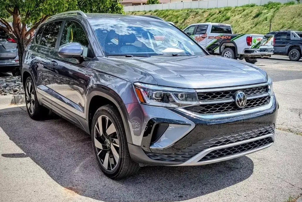 2024 Volkswagen Taos SEL photo 1
