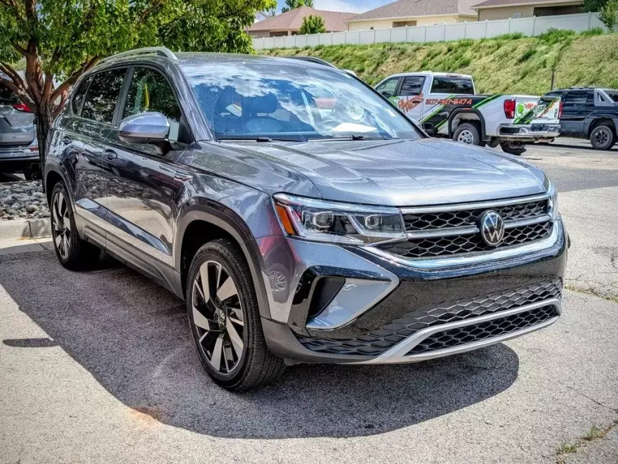 2024 Volkswagen Taos SEL photo 1