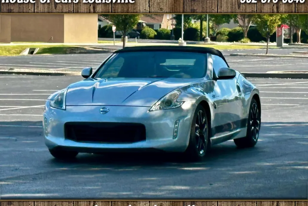 2017 Nissan Z photo 1