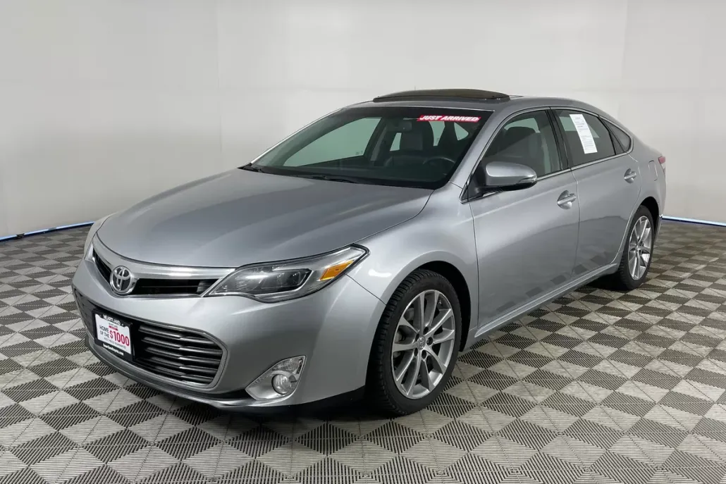 2015 Toyota Avalon XLE Touring photo 1