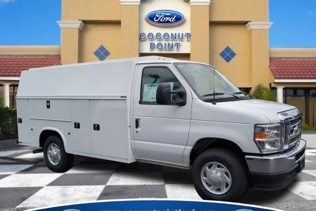 2025 Ford E-350 photo 1
