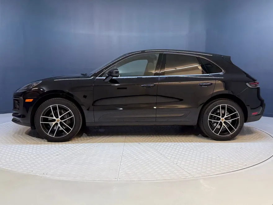 2023 Porsche Macan T photo 1