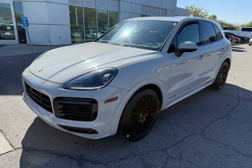 2021 Porsche Cayenne GTS photo 1