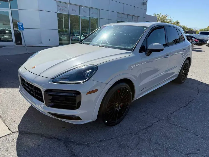 2021 Porsche Cayenne GTS photo 1
