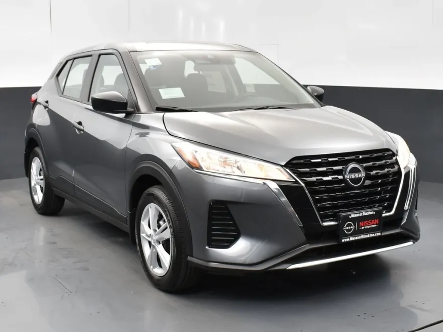 2025 Nissan Kicks Play S photo 1