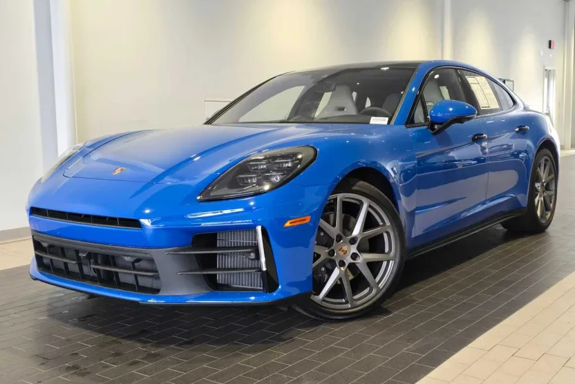 2025 Porsche Panamera 4 photo 1