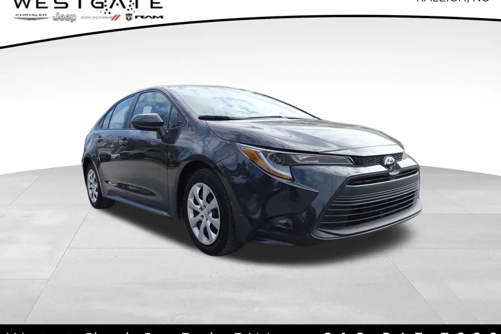 2023 Toyota Corolla LE photo 1