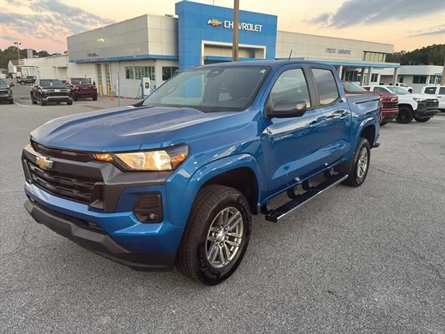 2023 Chevrolet Colorado LT photo 1
