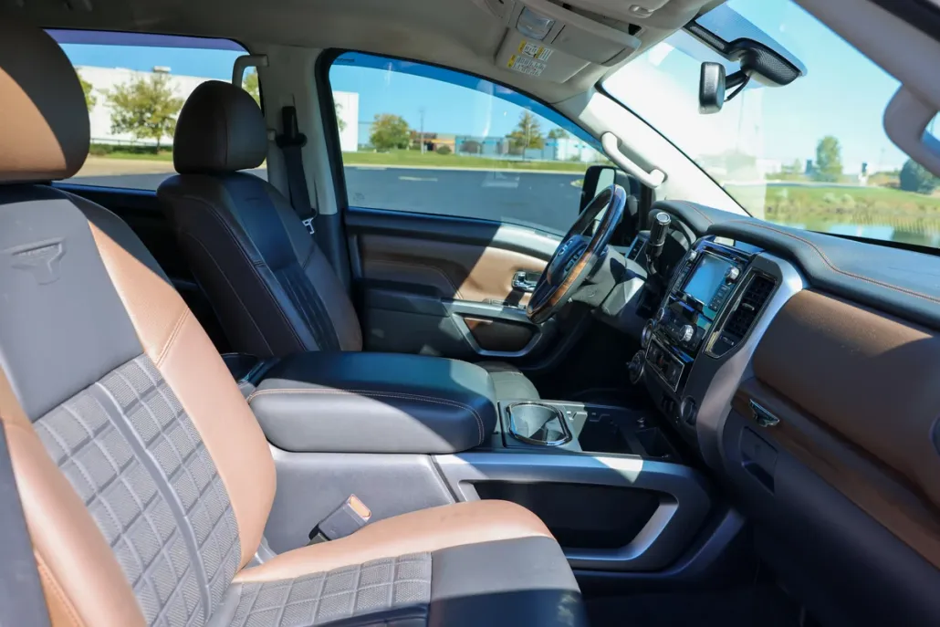 2016 Nissan Titan Crew Cab Platinum Reserve photo 1