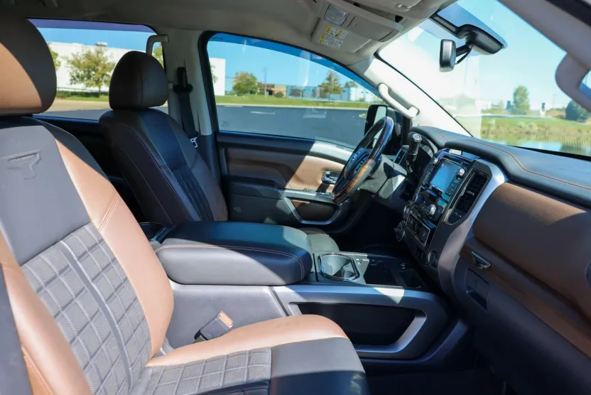 2016 Nissan Titan Crew Cab Platinum Reserve photo 1