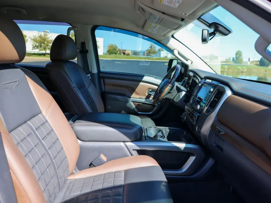 2016 Nissan Titan Crew Cab Platinum Reserve photo 1