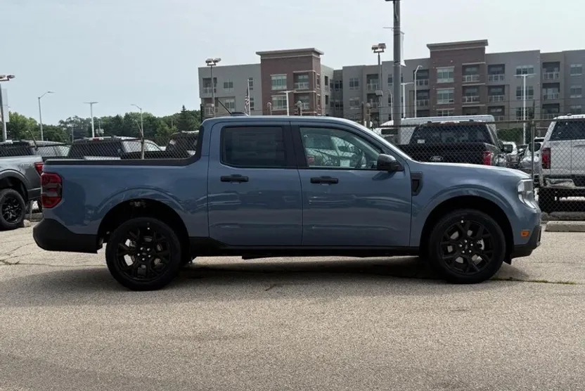 2025 Ford Maverick XLT photo 1