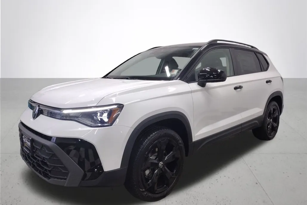 2025 Volkswagen Taos SE photo 1