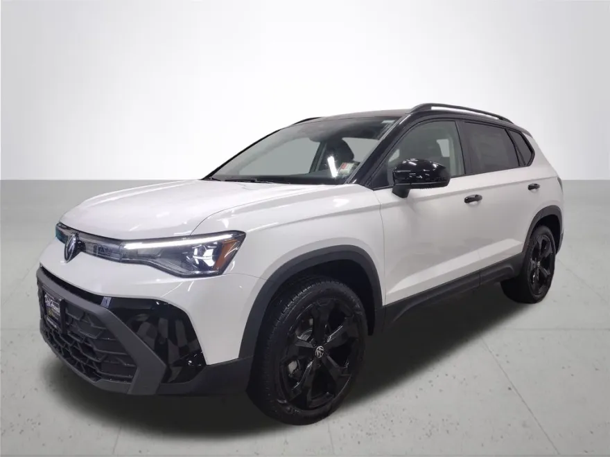 2025 Volkswagen Taos SE photo 1