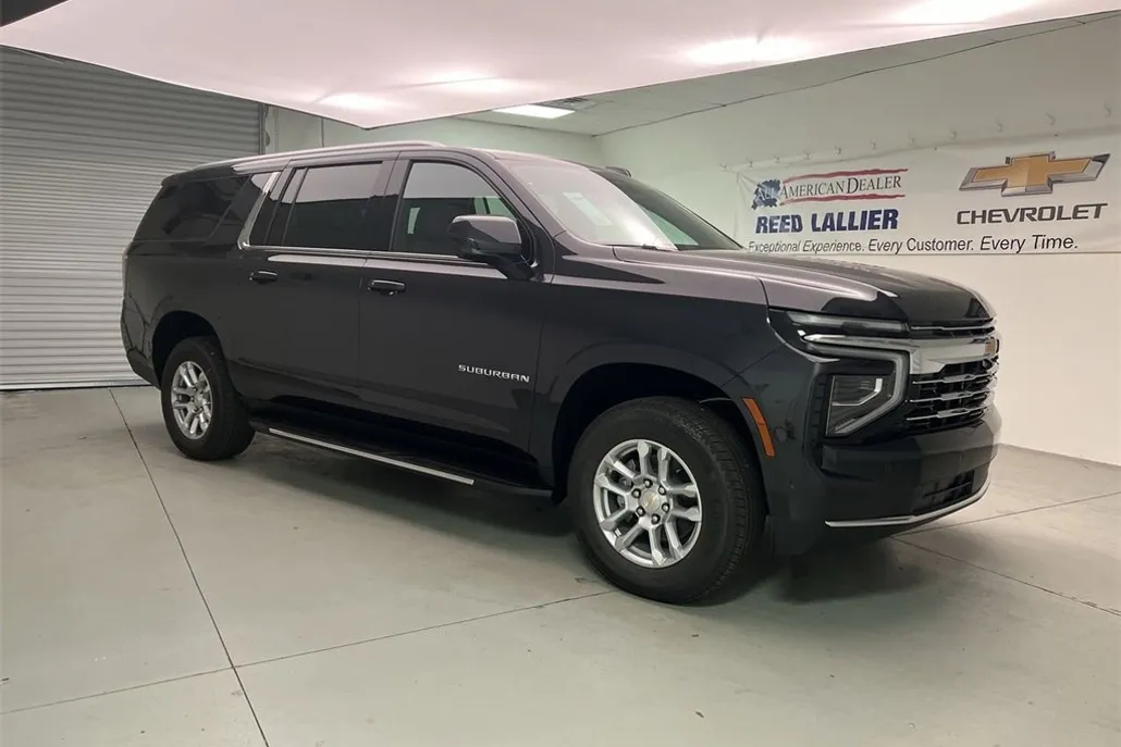 2025 Chevrolet Suburban LT photo 1