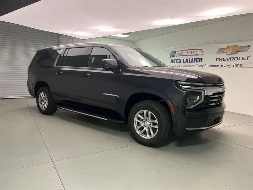 2025 Chevrolet Suburban LT photo 1