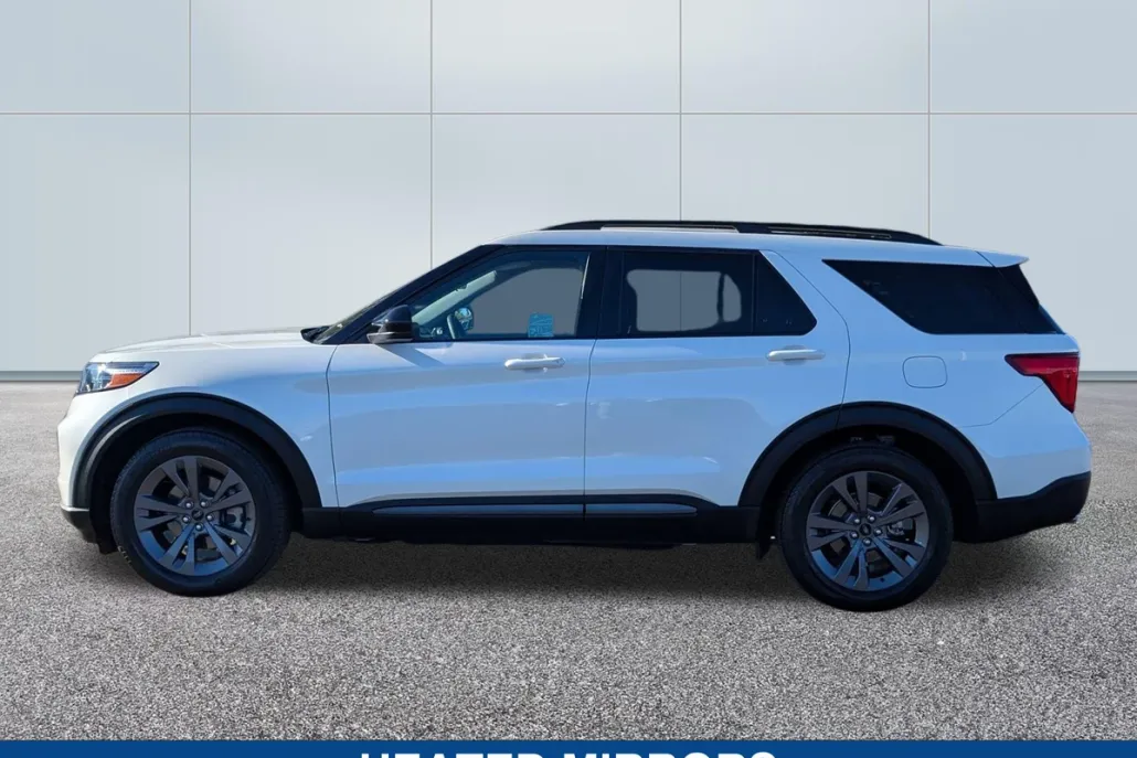 2023 Ford Explorer XLT photo 1