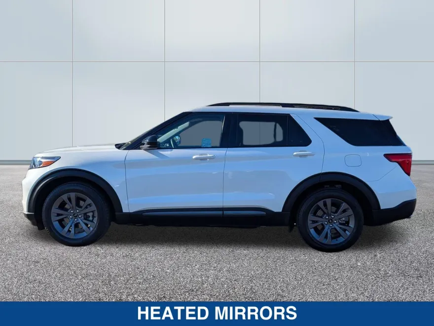 2023 Ford Explorer XLT photo 1
