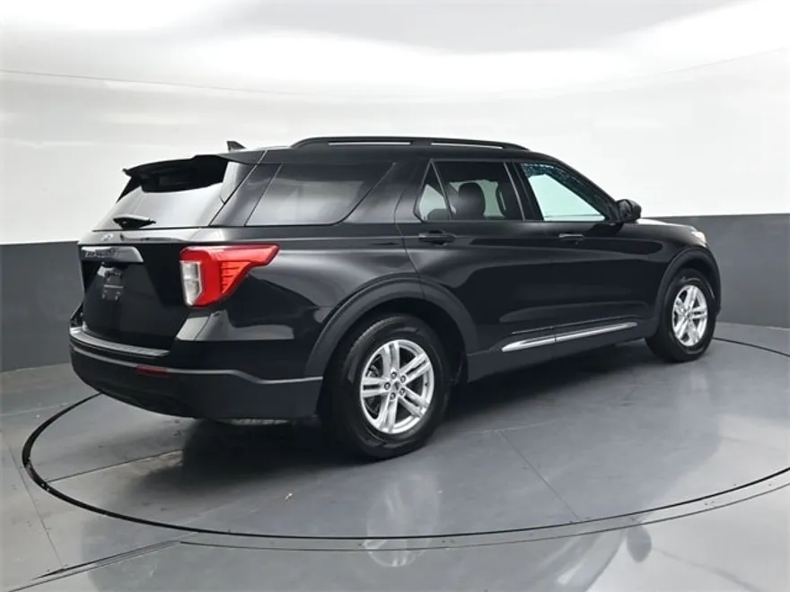 2023 Ford Explorer XLT photo 1