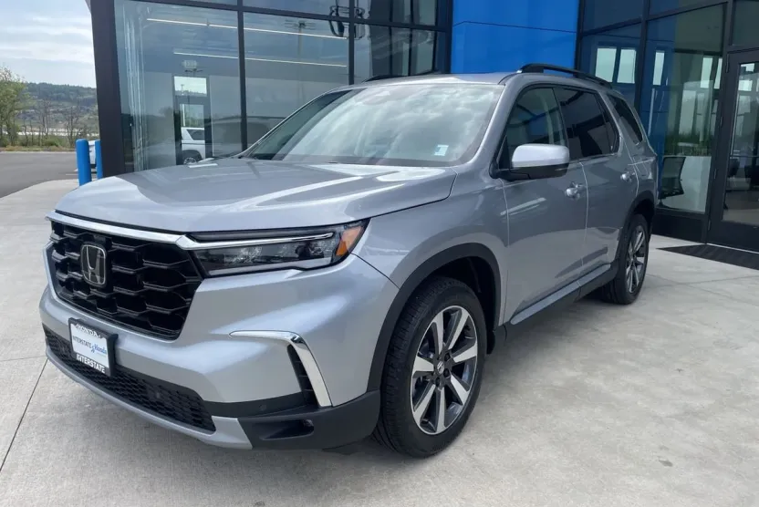 2025 Honda Pilot Touring photo 1