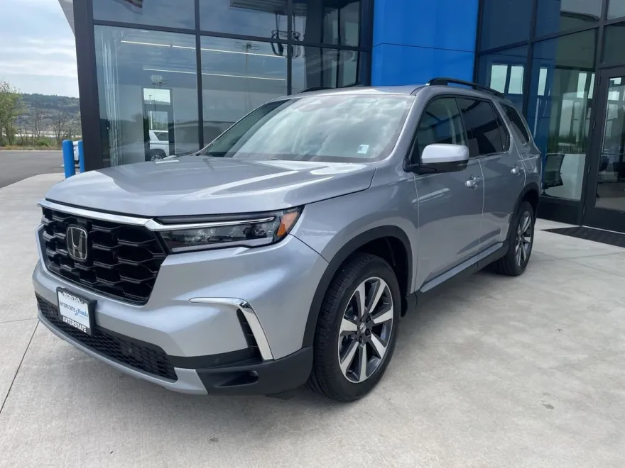 2025 Honda Pilot Touring photo 1