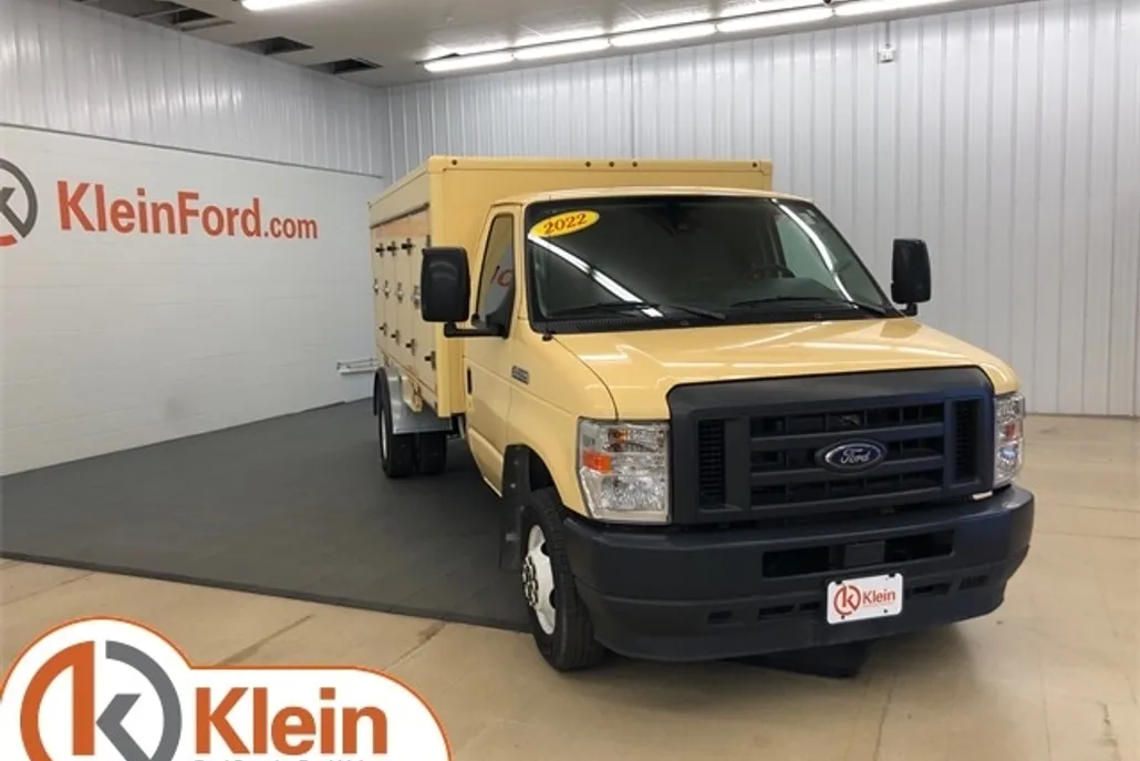 2022 Ford E-450 Cutaway photo 1