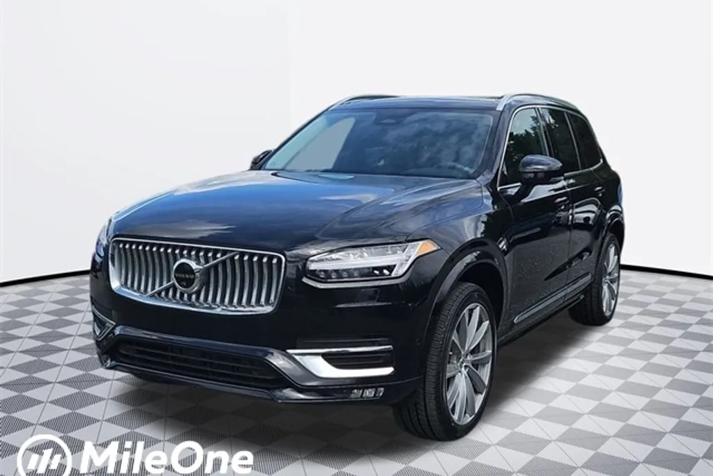 2023 Volvo XC90 Plus photo 1