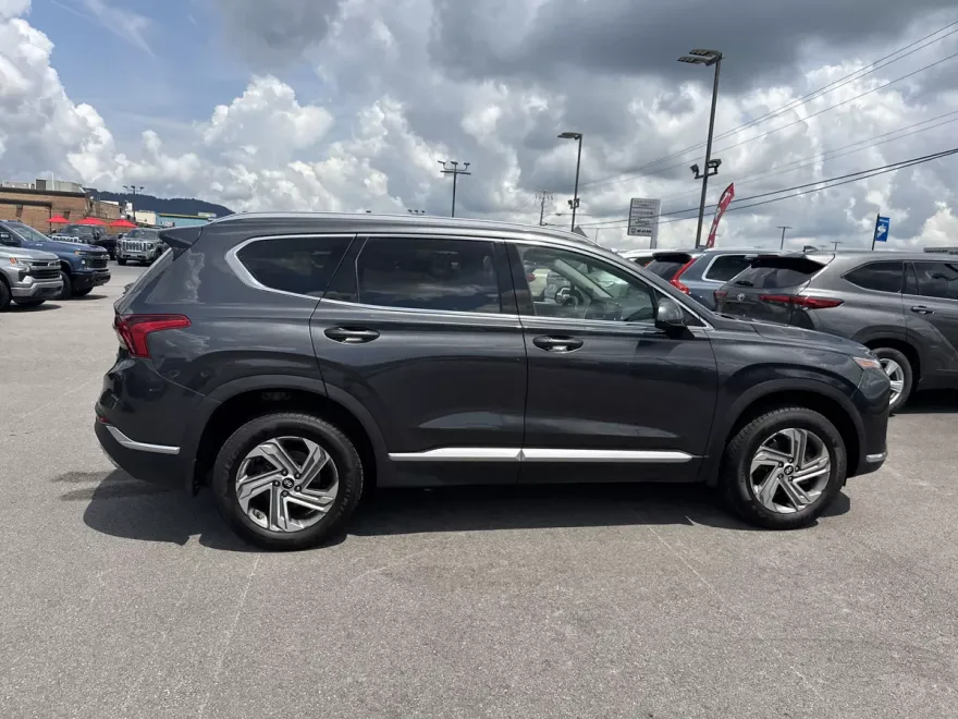 2022 Hyundai Santa Fe SEL photo 1