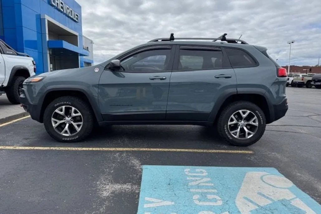 2014 Jeep Cherokee Trailhawk photo 1