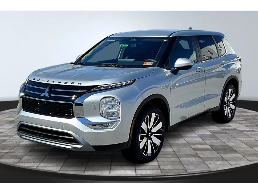2025 Mitsubishi Outlander SE photo 1
