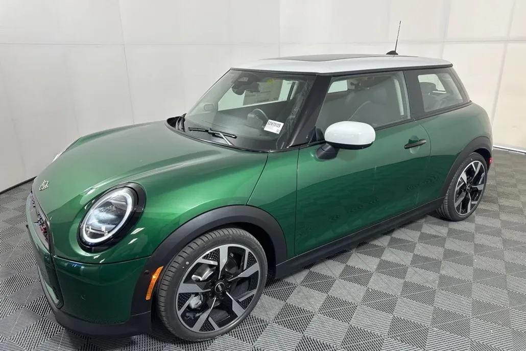 2025 Mini Cooper S Iconic photo 1
