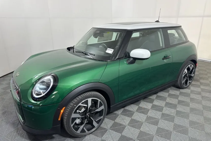 2025 Mini Cooper S Iconic photo 1