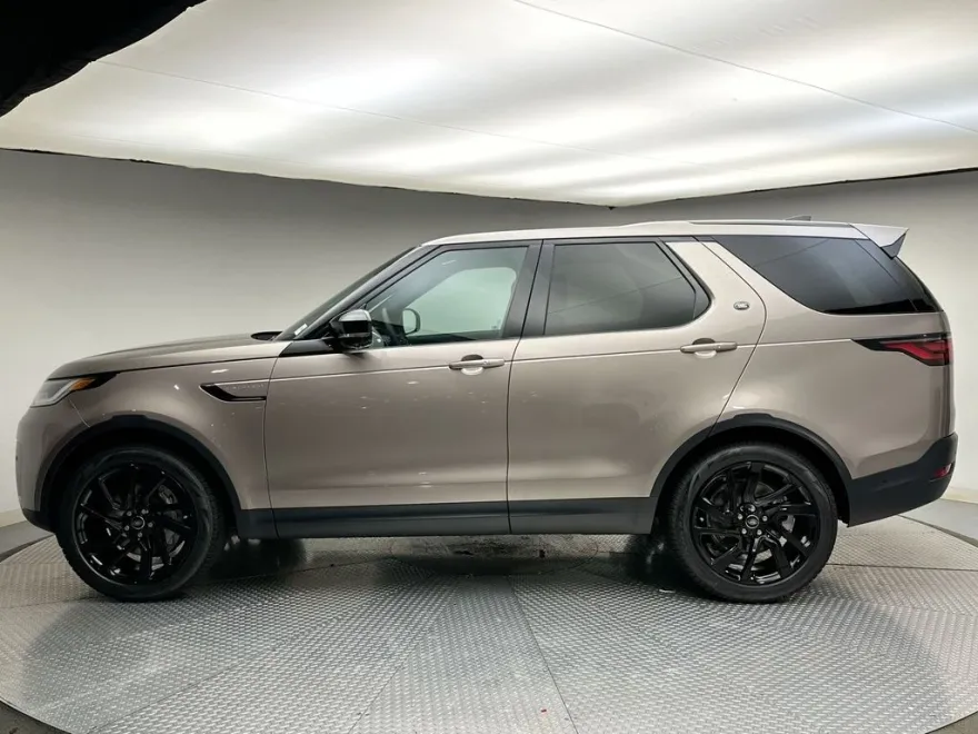 2025 Land Rover Discovery S photo 1