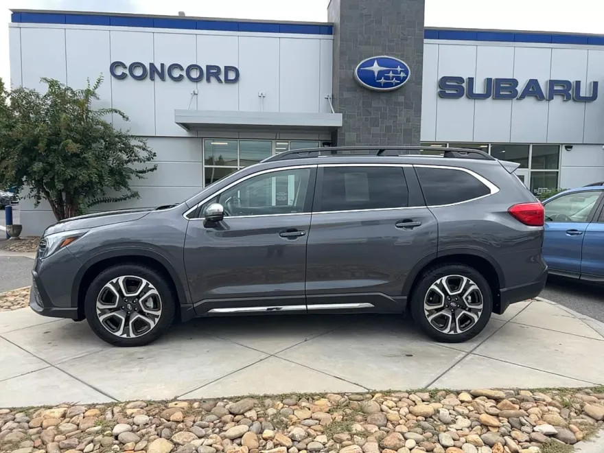2023 Subaru Ascent Limited photo 1