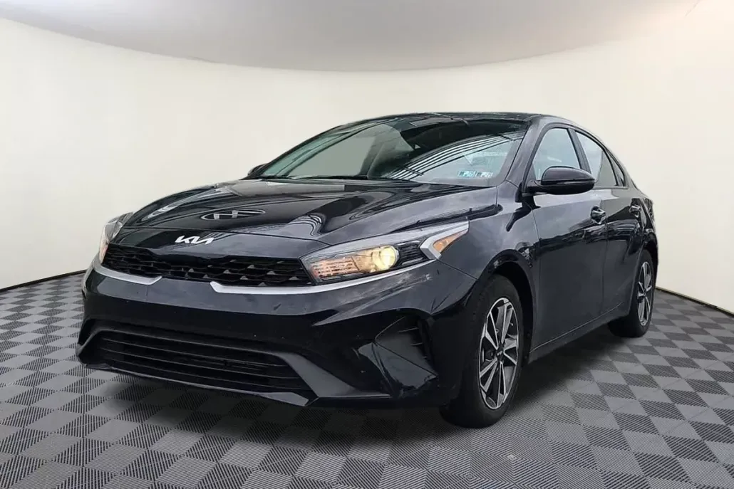 2023 Kia Forte LXS photo 1