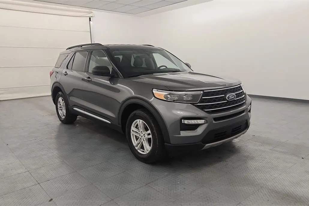 2023 Ford Explorer XLT photo 1