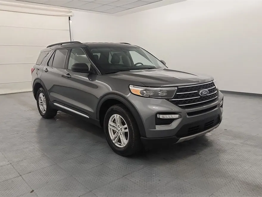 2023 Ford Explorer XLT photo 1