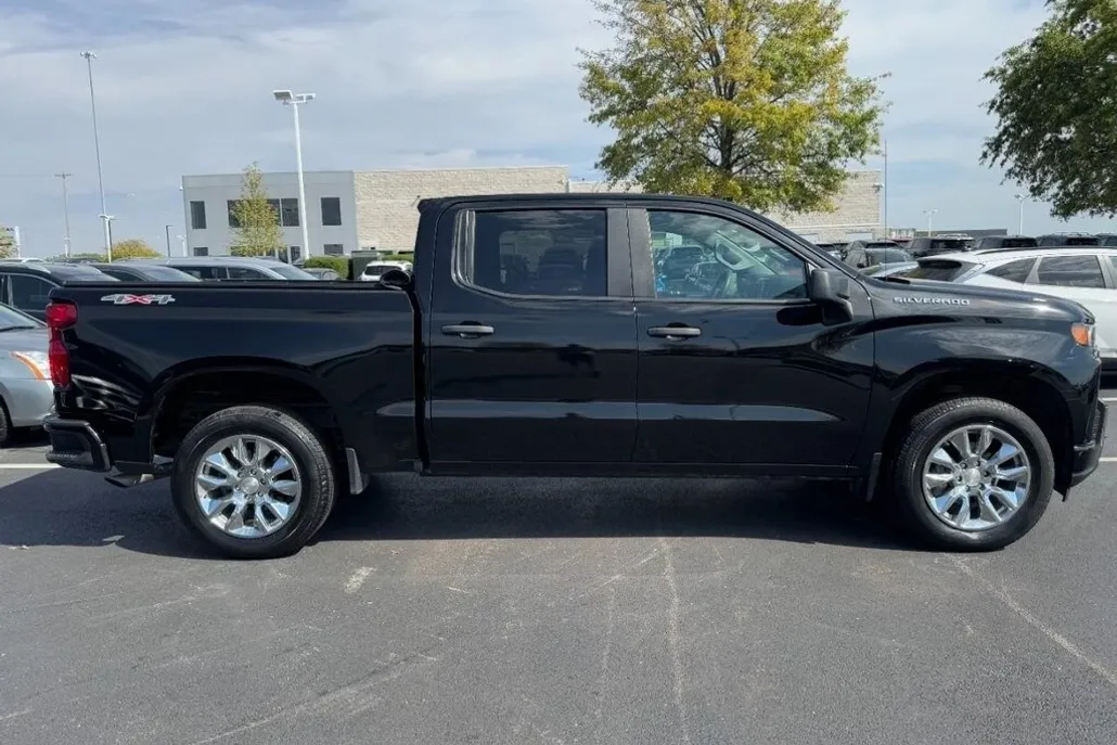 2020 Chevrolet Silverado Custom photo 1