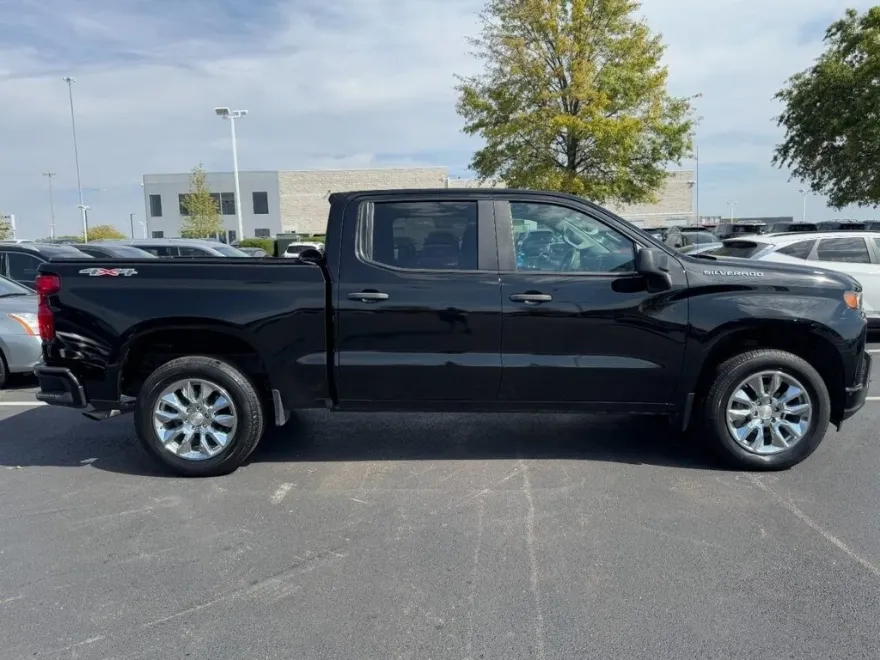2020 Chevrolet Silverado Custom photo 1